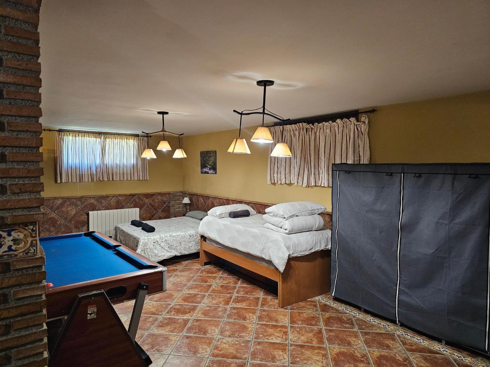 Apto-En El Bajo De La Casa-Estilo Rustico En Дилар Экстерьер фото