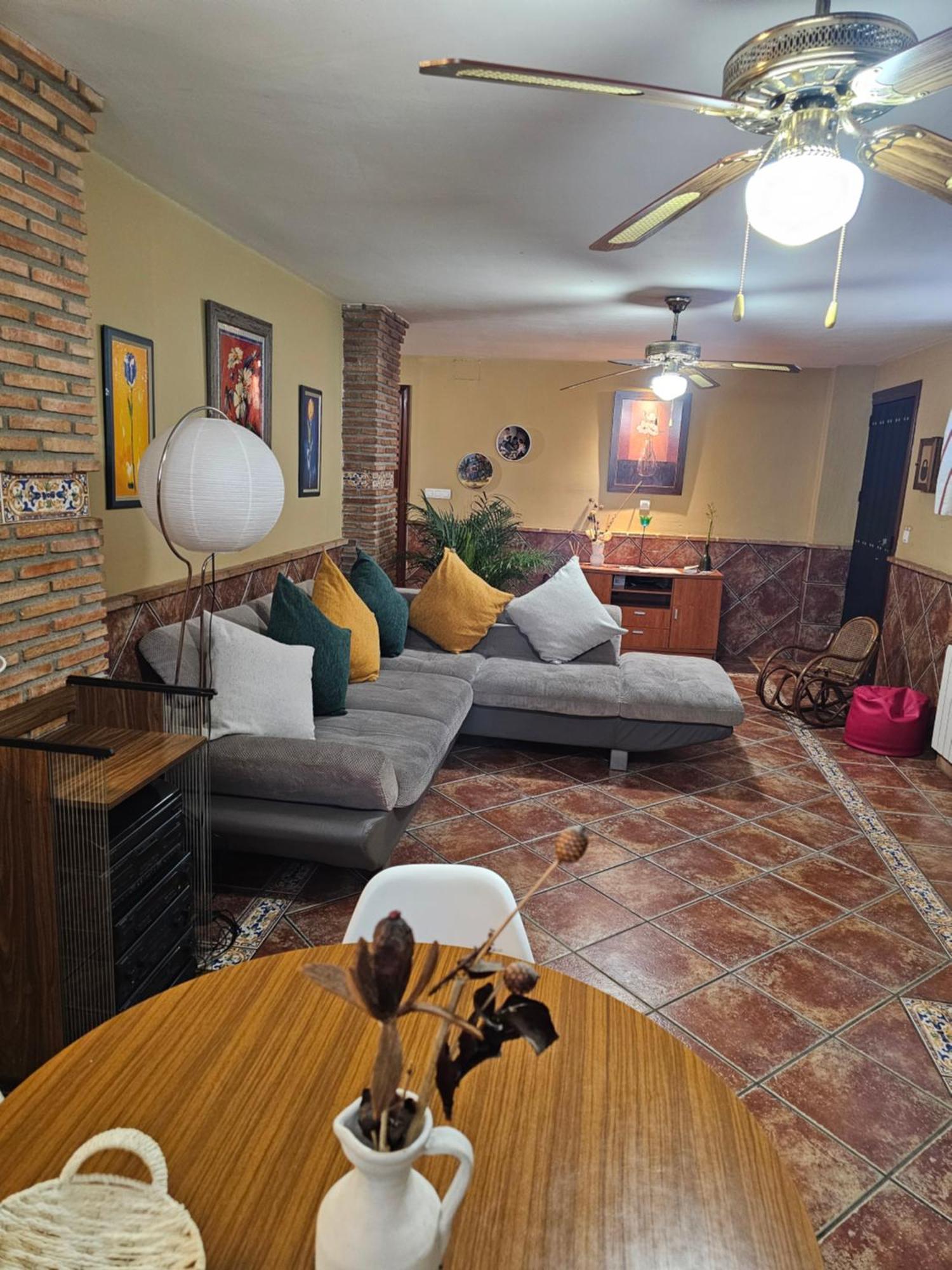 Apto-En El Bajo De La Casa-Estilo Rustico En Дилар Экстерьер фото