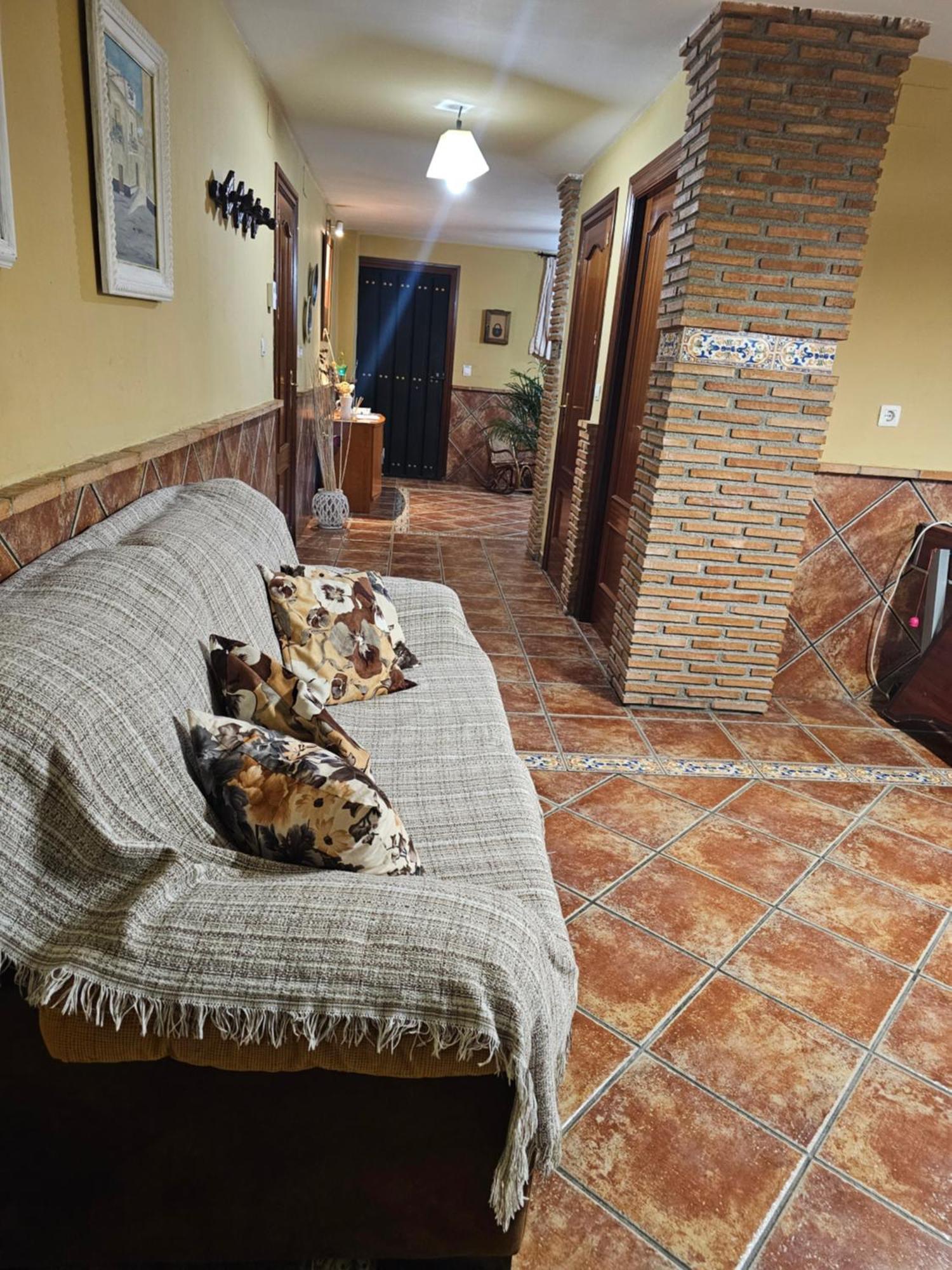 Apto-En El Bajo De La Casa-Estilo Rustico En Дилар Экстерьер фото