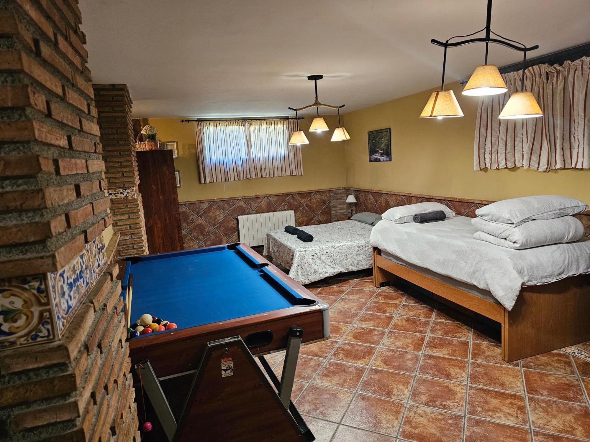 Apto-En El Bajo De La Casa-Estilo Rustico En Дилар Экстерьер фото
